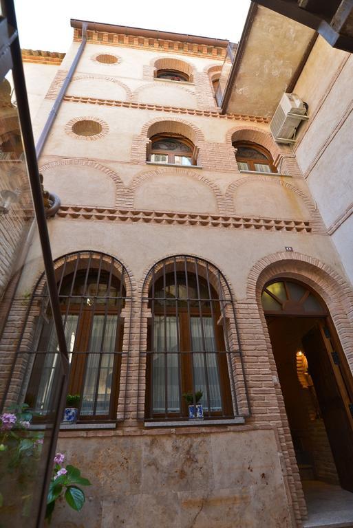 Apartamentos La Casa Del Grial Toledo Esterno foto
