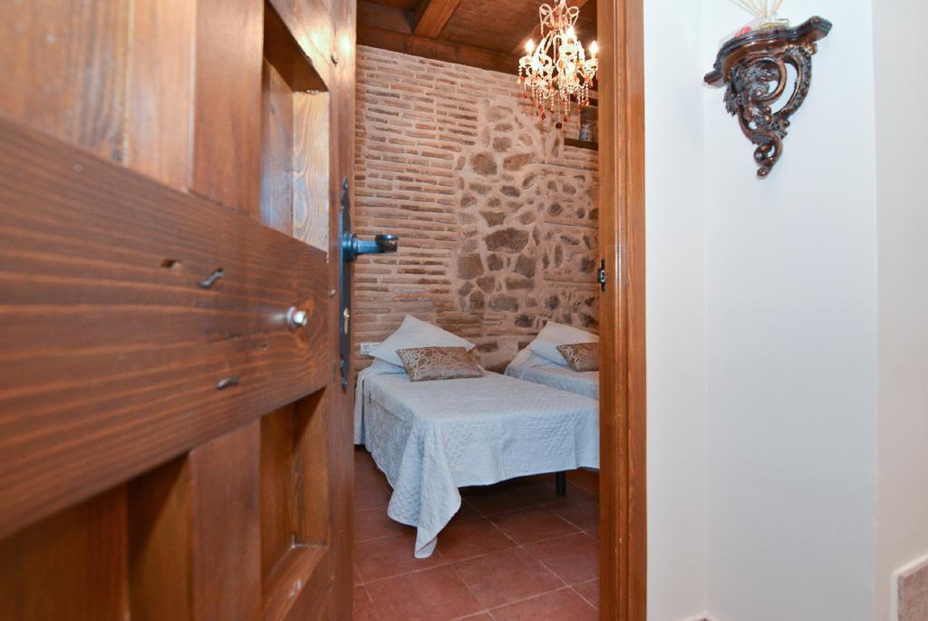 Apartamentos La Casa Del Grial Toledo Camera foto