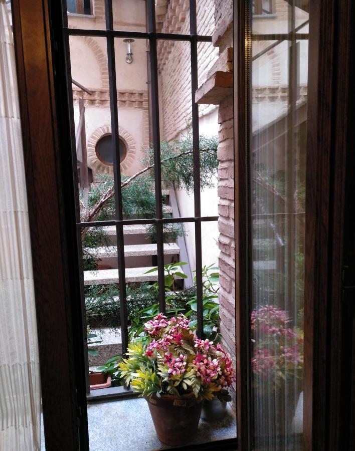 Apartamentos La Casa Del Grial Toledo Esterno foto